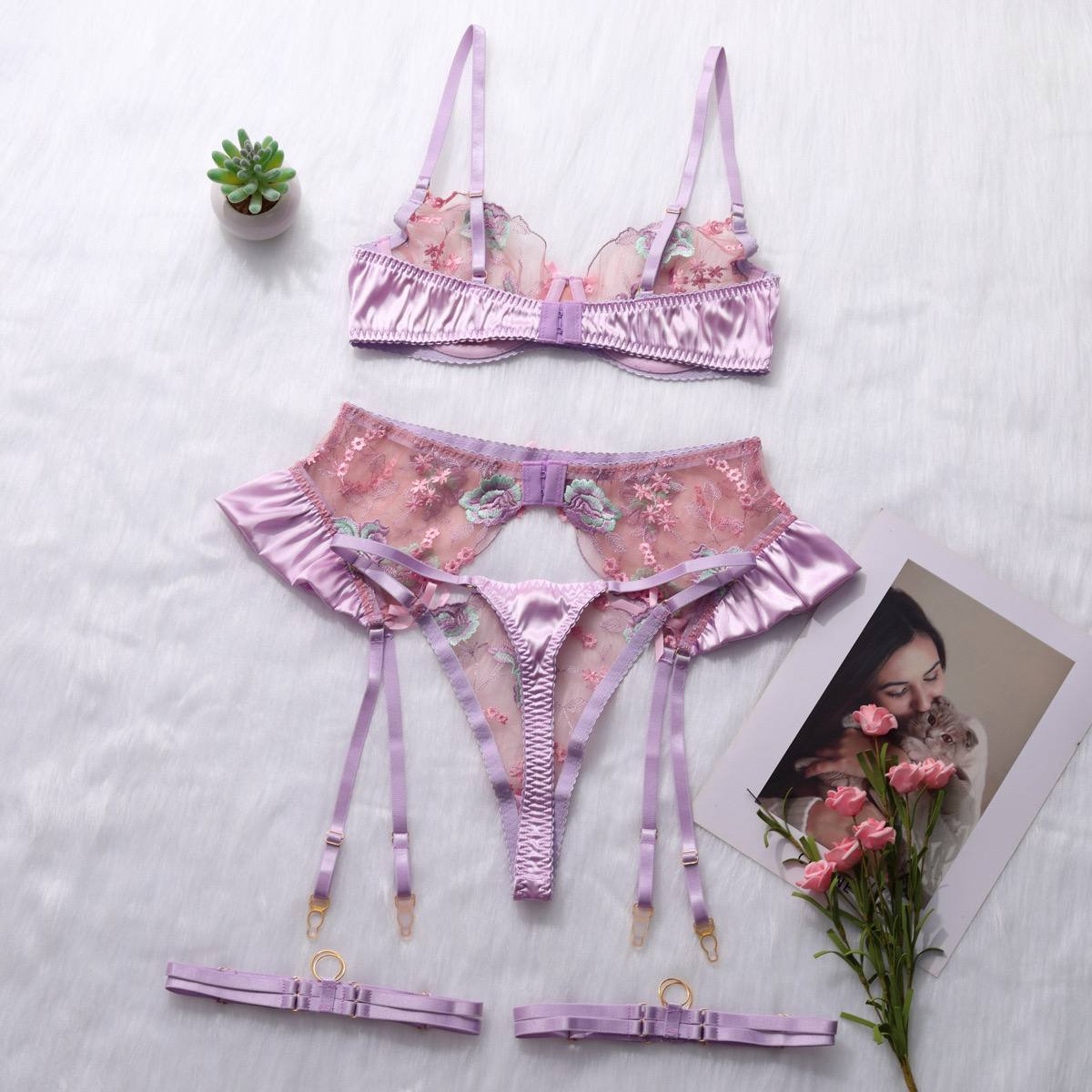 Tender Sweetheart Color Clash Lace Lingerie Set